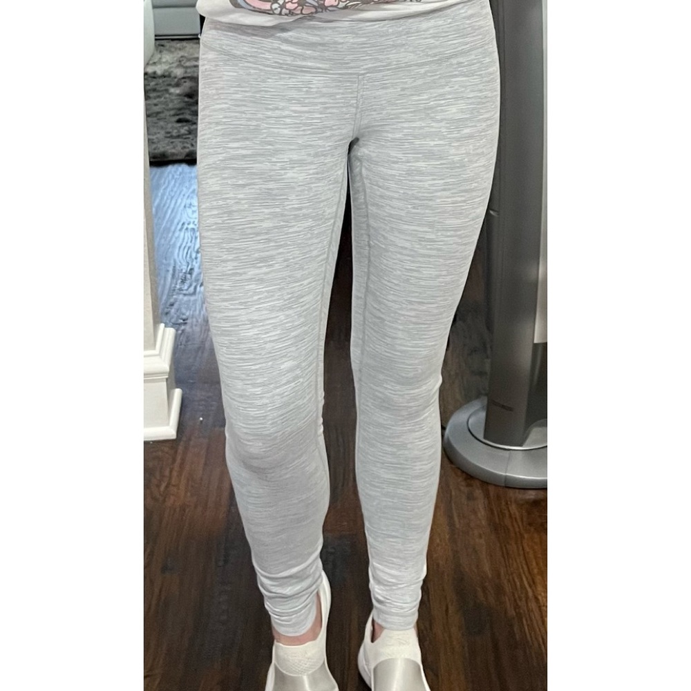 Lululemon women’s leggings size 10. Light grayish white w/cute, slight pattern.
